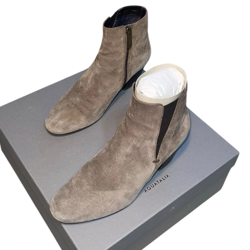 Aquatalia Faylynn Pebbled Suede Chelsea boot, made in Italy. GUC Size 6 1/2 - Picture 1 of 7